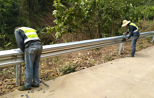 无锡高速公路护栏的定期维护与保养