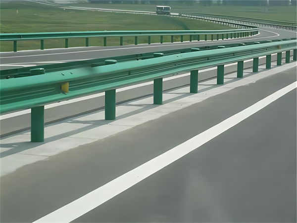 无锡高速护栏板守护安全广泛应用于多个行业
